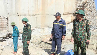 San đường, lấp suối tìm kiếm công nhân tại bãi bồi số 3