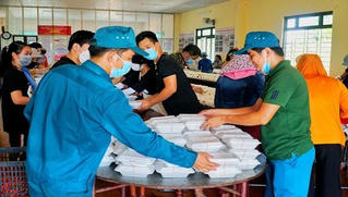 Huế nối vòng tay yêu thương giữa dịch COVID-19