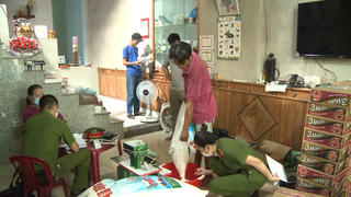 Bắt hai vợ chồng sản xuất bột ngọt giả thương hiệu nổi tiếng