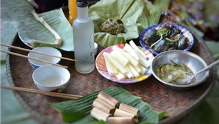 Hai thanh niên đi ăn nhậu khi đang cách ly tại nhà nhận phiếu phạt 