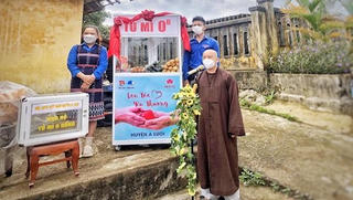 Ấm lòng với “tủ mì 0 đồng” đong đầy yêu thương trên huyện vùng cao A Lưới