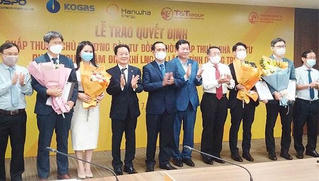 Trao quyết định đầu tư dự án điện khí LNG Hải Lăng trị giá 2,3 tỷ USD