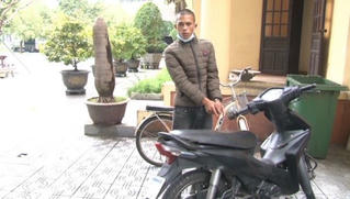 Trộm xe môtô rồi đổi màu sơn vẫn không qua mắt được Công an