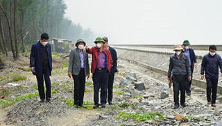 Kiểm tra tình hình sạt lở bờ biển tại tỉnh Thừa Thiên Huế