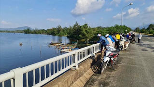 Hai cha con gặp nạn khi đi bủa lưới trên sông