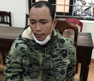 Dùng kéo đâm chết bạn nhậu rồi bỏ trốn