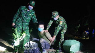 Tham 400.000 đồng, thanh niên chuyển thuê pháo lậu sa lưới