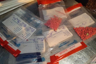 Gặp Công an, nữ 9X vứt ma túy xuống đường để phi tang