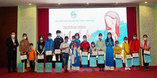 Thừa Thiên Huế: Hỗ trợ nhiều trẻ em trong chương trình “Mẹ đỡ đầu - hướng dương đón nắng”