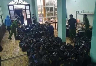 Bị phạt 90 triệu đồng vì vận chuyển hơn 1.100 chai rượu lậu