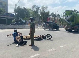 Bé gái 10 tuổi bị xe chở bê tông cán tử vong thương tâm