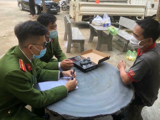 Huế: Phát hiện xe ô tô vận chuyển nhiều hàng cấm