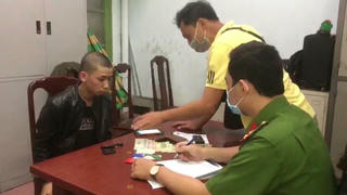 Cặp đôi dàn cảnh trộm túi xách trong cốp xe máy giữa ban ngày