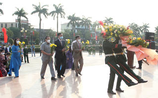 Dâng hương tưởng niệm Tổng Bí thư Lê Duẩn 