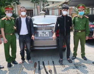 Giải quyết mâu thuẫn bằng kiếm, 2 đối tượng bị khởi tố