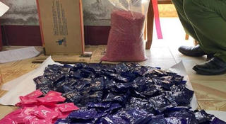 Quảng Trị: Nam thanh niên "bí ẩn" vứt 72.000 viên ma túy tổng hợp xuống đường để phi tang