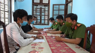 Huế: Công an làm việc với nhóm đối tượng “xin đểu” tại nghĩa trang