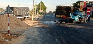 Huế: Hai xe tải chạy cùng chiều va chạm khiến 1 người bị thương