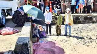 Tìm thấy thi thể cháu bé nghi bị mẹ ôm nhảy cầu Cửa Việt