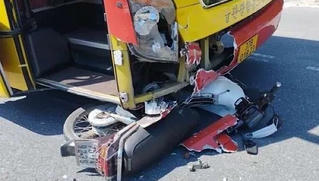 Va chạm với xe khách khiến hai người phụ nữ thương vong