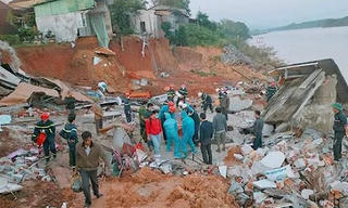 Sạt lở trong đêm làm sập nhà dân ở Quảng Trị, 1 người tử vong