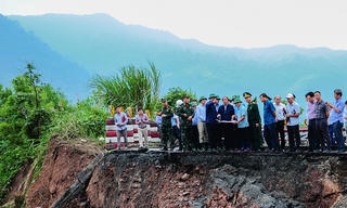 Phó Thủ tướng Lê Văn Thành kiểm tra công tác khắc phục hậu quả mưa lũ tại Quảng Trị