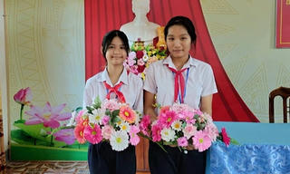Hai nữ sinh lớp 7 nhặt được của rơi trả người đánh mất
