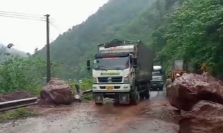 Khắc phục sạt lở đường Hồ Chí Minh qua Quảng Trị