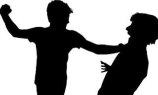 Con đánh cha 103 tuổi bị xử phạt 10,5 triệu đồng