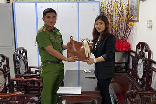 Thượng uý Công an nhặt được của rơi trả người đánh mất