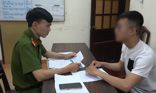 Bắt thanh niên chuyên cướp giật điện thoại tại các cửa hàng