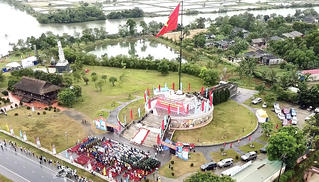 Trang trọng, uy nghiêm Lễ thượng cờ 'Thống nhất non sông'