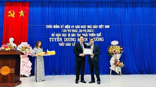 Tuyên dương thầy giáo cứu sống 3 người trong lũ dữ