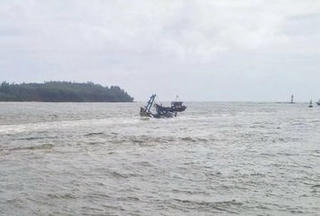 Cứu sống 2 thuyền viên tàu Gia Bảo 19 mất tích trên biển