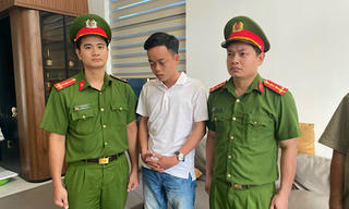 Bắt cán bộ ngân hàng lừa đảo của khách hơn 25 tỷ đồng 