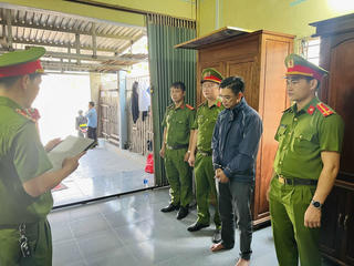 Bị bắt bởi sản xuất, buôn bán kính ô tô giả gắn mác thương hiệu nổi tiếng