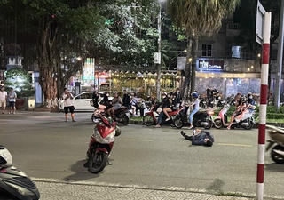 Thách thức Công an, 'nằm vạ' giữa đường khi bị đo nồng độ cồn