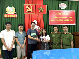 Ba học sinh nhặt được hơn 40 triệu trả lại người đánh rơi