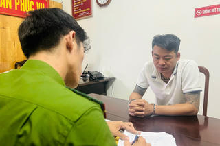 Bắt đối tượng làm giả giấy tờ ô tô rồi mang đi cầm cố