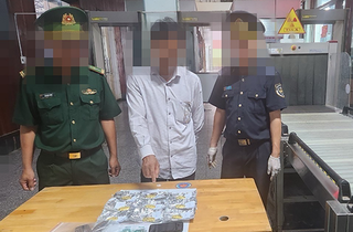 Phát hiện hơn 1kg vàng giấu kín trong thắt lưng người đàn ông