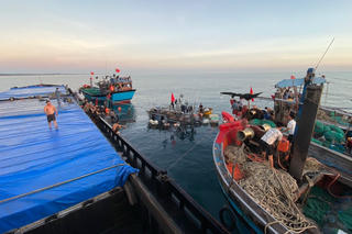 Kịp thời ứng cứu 11 ngư dân tàu cá bị chìm sau va chạm tàu hàng