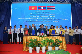 Quảng Bình, Khăm Muồn và Nakhon Phanom bàn giải pháp đưa du lịch phát triển xứng tầm