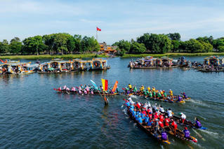 Sôi động giải đua ghe truyền thống tỉnh Thừa Thiên Huế lần thứ 35