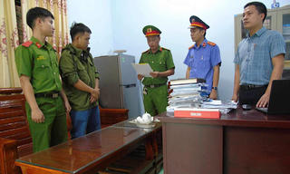 Tạm giam trưởng một bưu cục Công ty Giao Hàng Nhanh