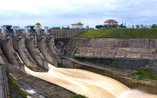 Tiếp tục tăng lưu lượng điều tiết hồ chứa thủy điện Bình Điền để ứng phó mưa lớn