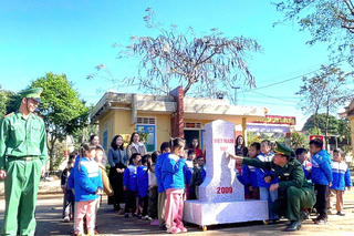 Hào hứng, sôi nổi với hoạt động trải nghiệm 'Một ngày làm chiến sĩ'