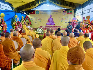 Rót đồng tượng Phật nặng 7 tấn tại Thừa Thiên Huế