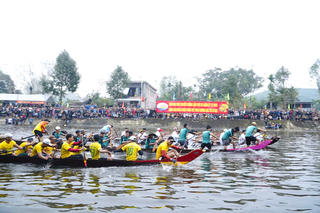 Giải đua trải truyền thống cầu mưa thuận gió hoà