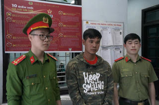 Khởi tố nam thanh niên hành hung bạn gái do mâu thuẫn tiền bạc