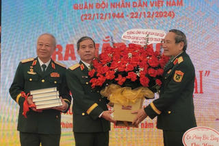 Trung tướng Phùng Khắc Đăng- những dòng hồi ức trân quý trong “Những điều còn lại”